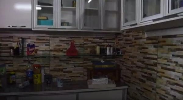 بالفيديو.. زنزانة فاخرة لتاجر مخدرات برازيلي في سجن بائس في باراغواي