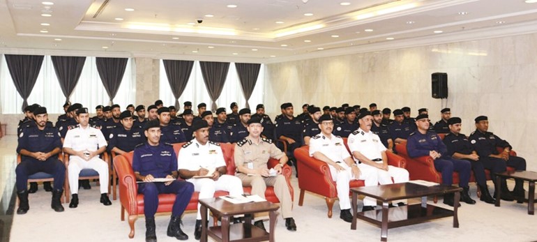 قيادات ومنتسبو قطاع خفر السواحل يستمعون لكلمة الفريق الفهد