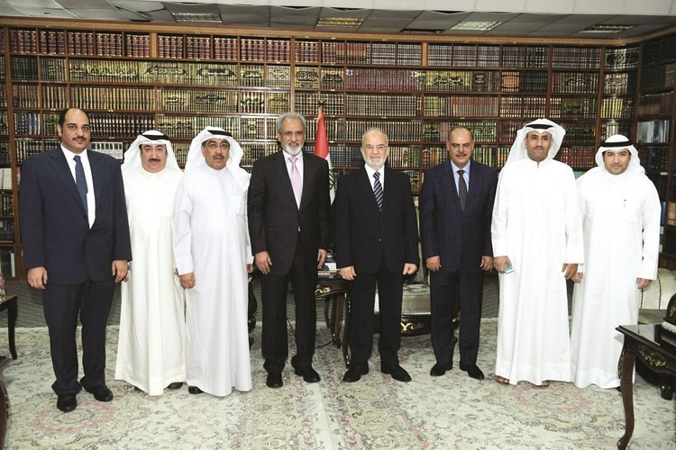 وزير الخارجية العراقي د ابراهيم الجعفري مع الوفد الصحافي الزائر والسفير غسان الزواوي والقائم بالاعمال خالد القناعيورئيس اتحاد الصحافيين العرب مؤيد اللامي هاني الشمري 