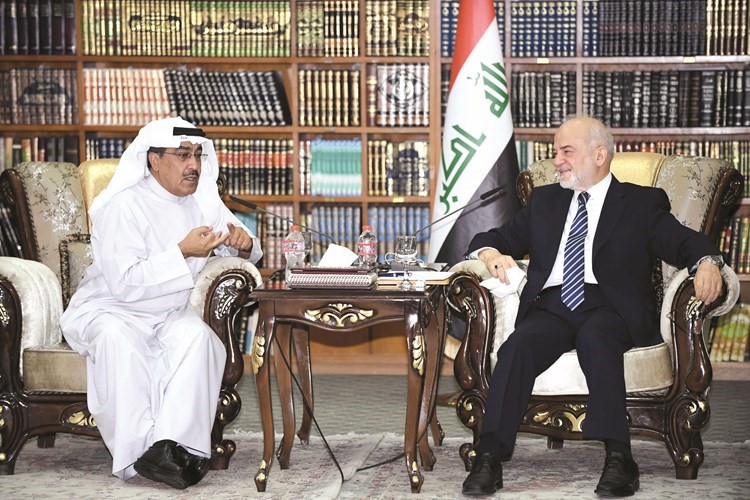 وزير الخارجية العراقي مع نائب رئيس اتحاد الصحافيين العرب ونائب رئيس التحرير الزميل عدنان الراشد 