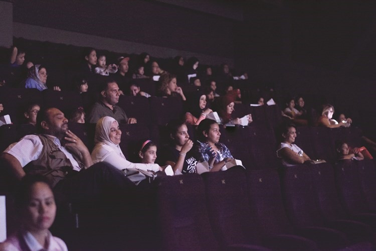 متابعة من الحضور