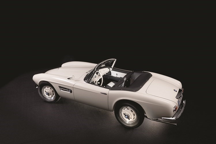 507BMW تتألق بملتقى السيارات الكلاسيكية في «بيبل بيتش»