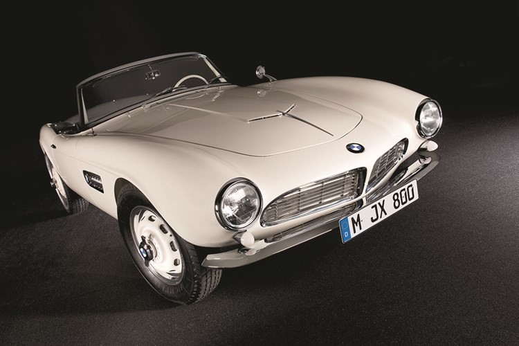 507BMW تتألق بملتقى السيارات الكلاسيكية في «بيبل بيتش»