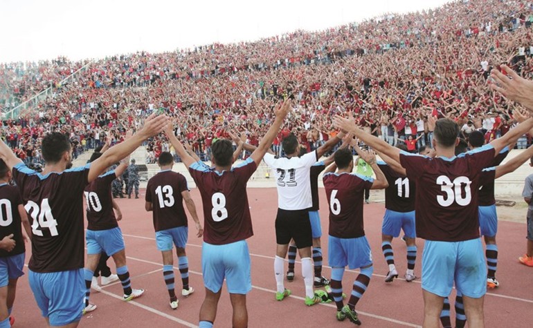 لاعبو النجمة يحيون جمهورهم في مدرجات مدينة كميل شمعون الاحد الماضي﻿