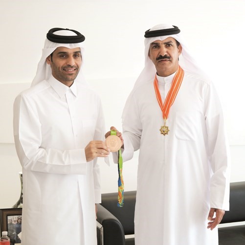 البطل الاولمبي عبدالله الرشيدي مع الشيخ محمد بن عبدالله ال ثاني﻿