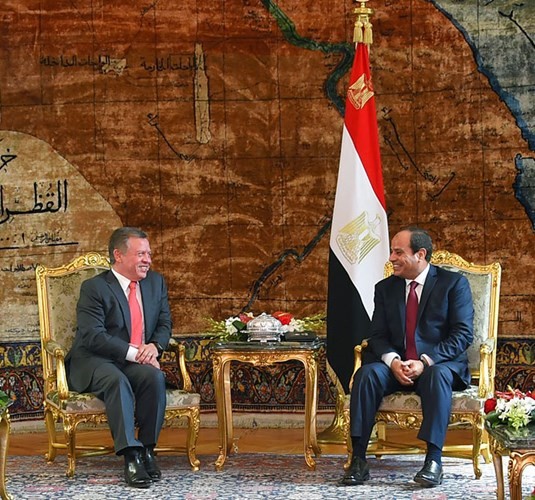 الرئيس عبدالفتاح السيسي متحدثا الى الملك عبدالله الثاني عاهل الاردن