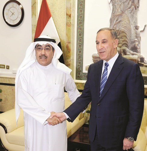 وزير الدفاع العراقي خالد العبيدي ونائب رئيس اتحاد الصحافيين العرب ونائب رئيس التحرير الزميل عدنان الراشد﻿
