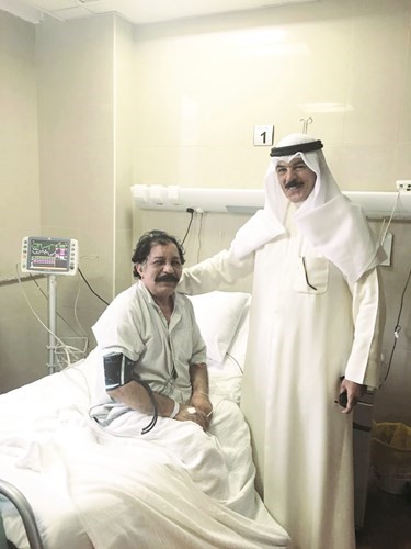 الشيخ محمد الخالد يطمئن على صحة اللواء عبد الحميد العوضي 
