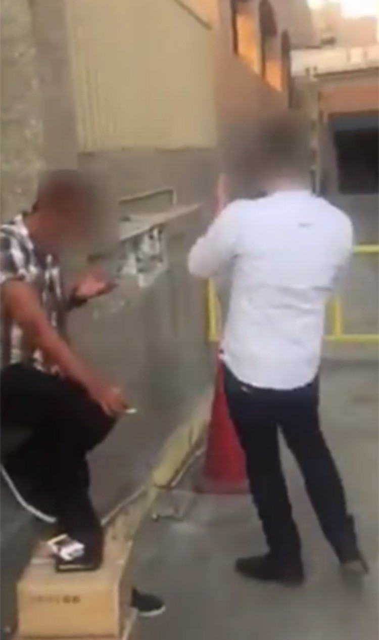 بالفيديو.. مصرية تصور المتحرش بها: "وريني خلقتك لو انت راجل" 