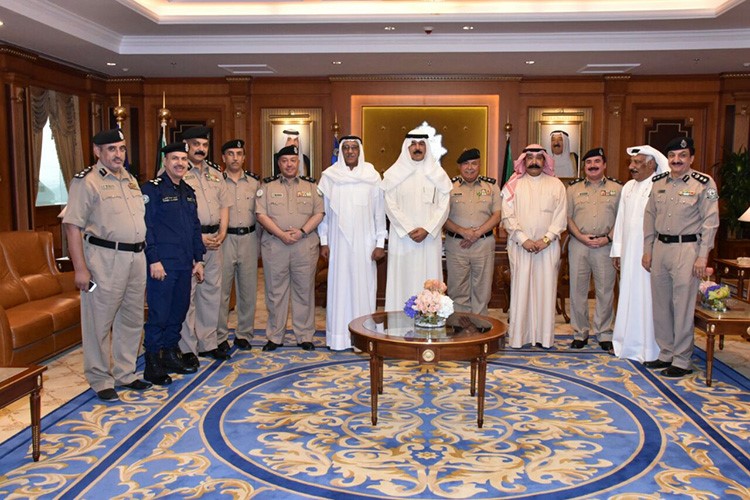 الشيخ محمد الخالد والفريق سليمان الفهد يتوسطان القيادات التي بلغت السن القانونية 
