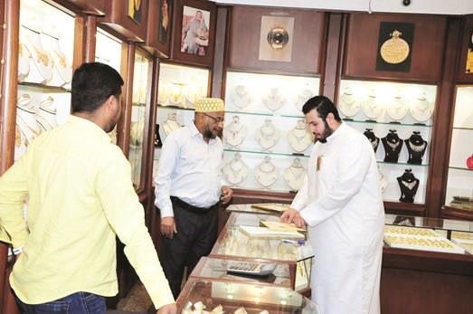تفتيش على احد المحال 