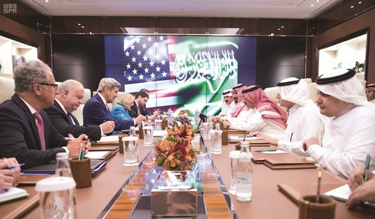  وصاحب السمو الملكي الامير محمد بن نايف ولي العهد نائب رئيس مجلس الوزراء وزير الداخلية السعودي وصاحب السمو الملكي الامير محمد بن سلمان بن عبدالعزيز ولي ولي العهد النائب الثاني لرئيس مجلس الوزراء وزير الدفاع يجتمعان مع وزير الخارجية الاميركي جون كيري