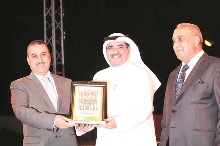 سعد الفندي يتسلم جوائز الاذاعة	كونا﻿