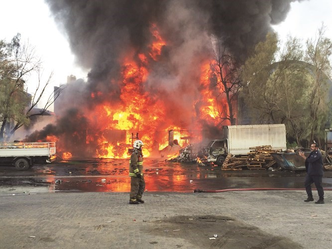 الحمادي  لـ «الأنباء»: «إطفاء الأحمدي» قادر على التعامل مع الحرائق النفطية