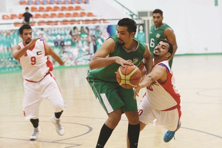 نواف الظفيري واحمد فالح في زي الكويت والعربي خلال الموسم الماضي