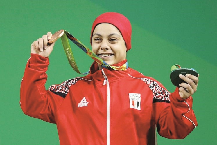 الرباعة المصرية سارة سمير ترفع البرونزية عقب التتويج بها في اولمبياد ريو 
