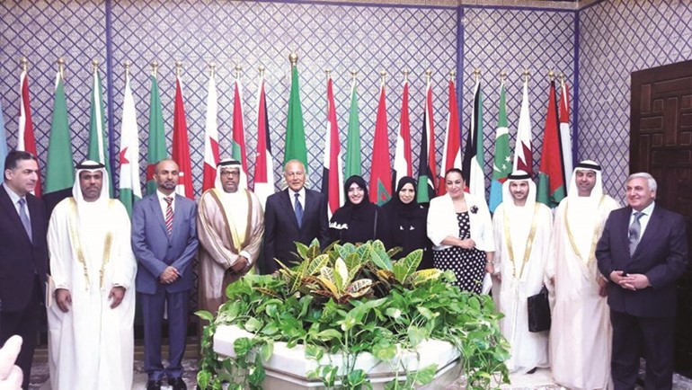 احمد ابوالغيط متوسطا اعضاء لجنة برلمان الطفل العربي﻿