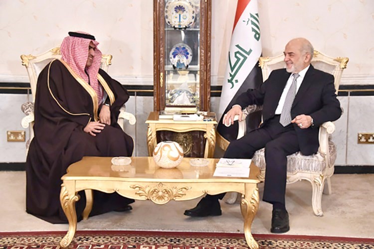 صورة ارشيفية لوزير الخارجية العراقي ابراهيم الجعفري مستقبلا سفير المملكة العربية السعودية لدى بغداد ثامر السبهان في يناير الماضي افپ﻿