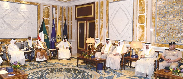 صاحب السمو الامير الشيخ صباح الاحمد مستقبلا رئيس الوزراء القطري الشيخ عبدالله بن ناصر بن خليفة ال ثاني والوفد المرافق بحضور سمو ولي العهد الشيخ نواف الاحمد
