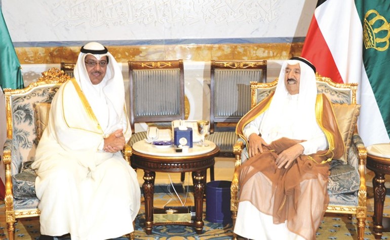 صاحب السمو الامير الشيخ صباح الاحمد مستقبلا رئيس مجلس الامة بالانابة مبارك الخرينج