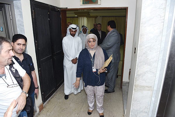 مديرة ادارة الهيئات الرياضية د سعاد حاكم تتسلم مبنى اللجنة الاولمبية		 احمد علي