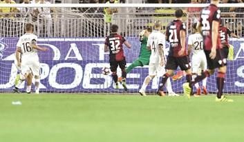 كرة لاعب كالياري ماركو سو في طريقها لشباك روما افب﻿