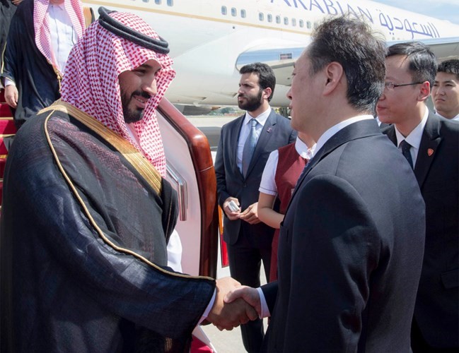 صاحب السمو الملكي الامير محمد بن سلمان ولي ولي العهد النائب الثاني لرئيس مجلس الوزراء وزير الدفاع السعودي خلال وصوله بكين امسواس
