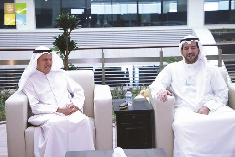 الشيخ عبدالله الاحمد مستقبلا سليمان الشاهين﻿
