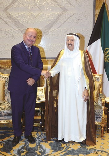 صاحب السمو الامير الشيخ صباح الاحمد مستقبلا سفير الاتحاد الاوروبي ادم كولاخ﻿