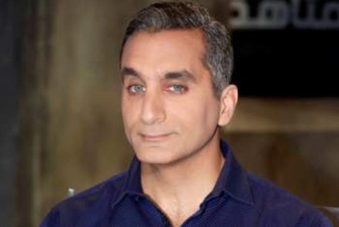  باسم يوسف يفاجئ معجبية بصورة مع إبنته في الحمام