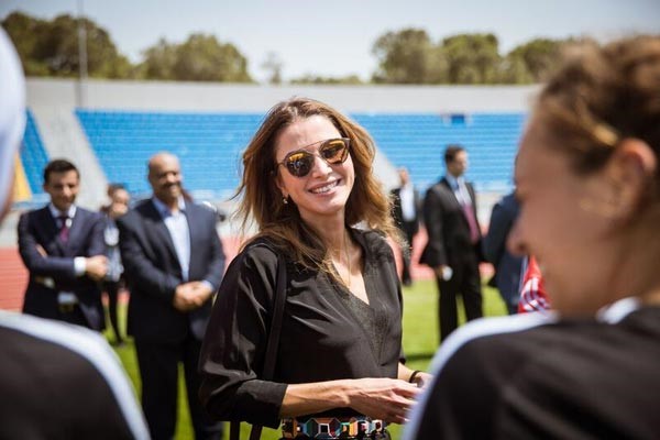 الملكة رانيا تتابع تدريب منتخب الأردن للسيدات تحت 17