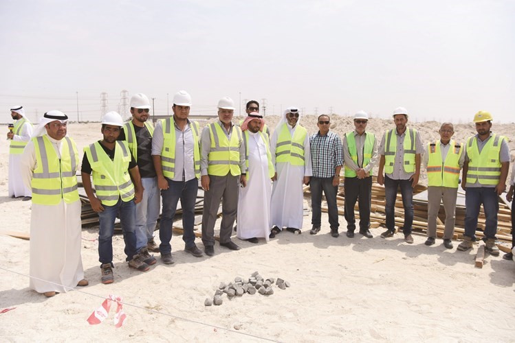 ابراهيم الناشي مع عدد من مهندسي المشروعاحمد على﻿