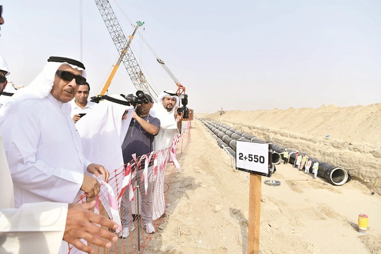 ماحمد الجسار يطلع على سير العملقاسم باشا﻿