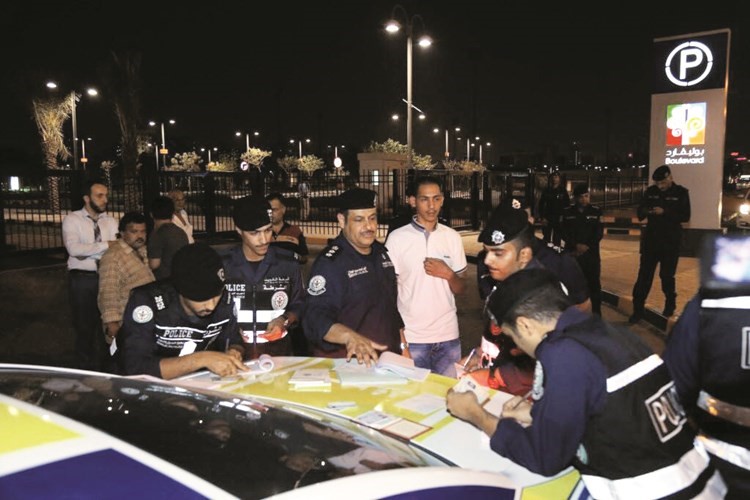 العقيد ابراهيم الجلال يشرف على جانب من الحملة المرورية