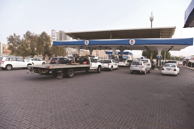محطات البنزين كما بدت امس قبل رفع الاسعاراحمد علي