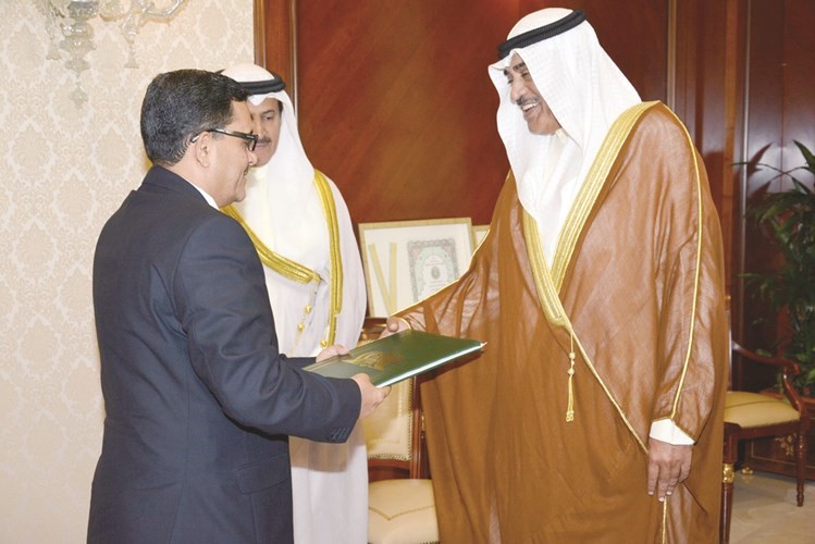 الشيخ صباح الخالد متسلما اوراق السفير اليمني علي بن سفاع