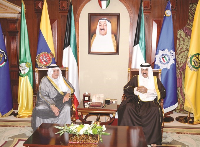 سمو ولي العهد لدى استقباله الشيخ خالد الجراح