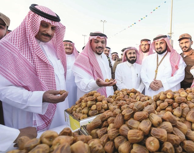 صاحب السمو الملكي الامير دفيصل بن مشعل خلال مهرجان تمور بريدة