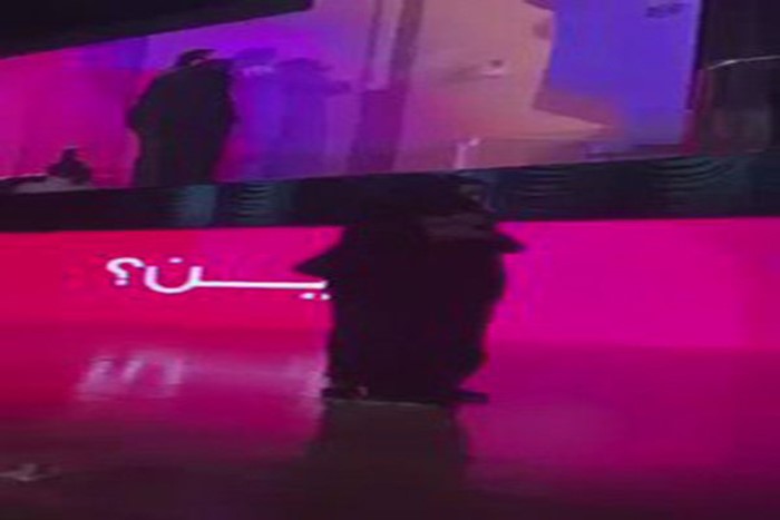  فيديو مؤثر .. لحظة لقاء مبتعث بوالدته بعد فراق عام كامل