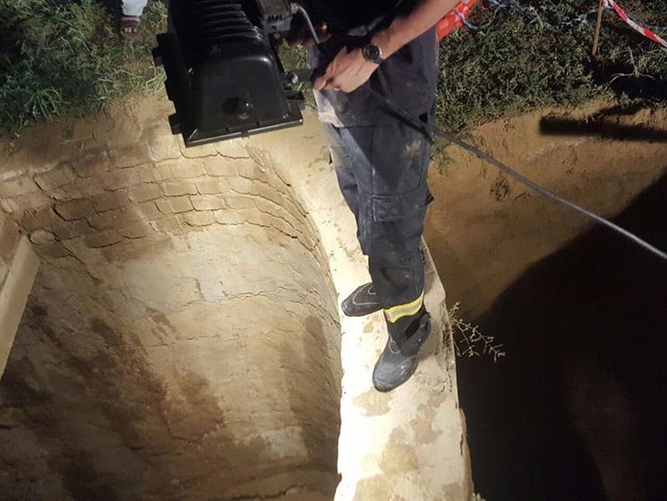 شاهد.. وفاة ضابط خفر سعودي أثناء إنقاذه "كلباً" سقط في بئر 