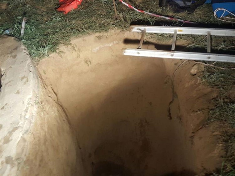 شاهد.. وفاة ضابط خفر سعودي أثناء إنقاذه "كلباً" سقط في بئر 