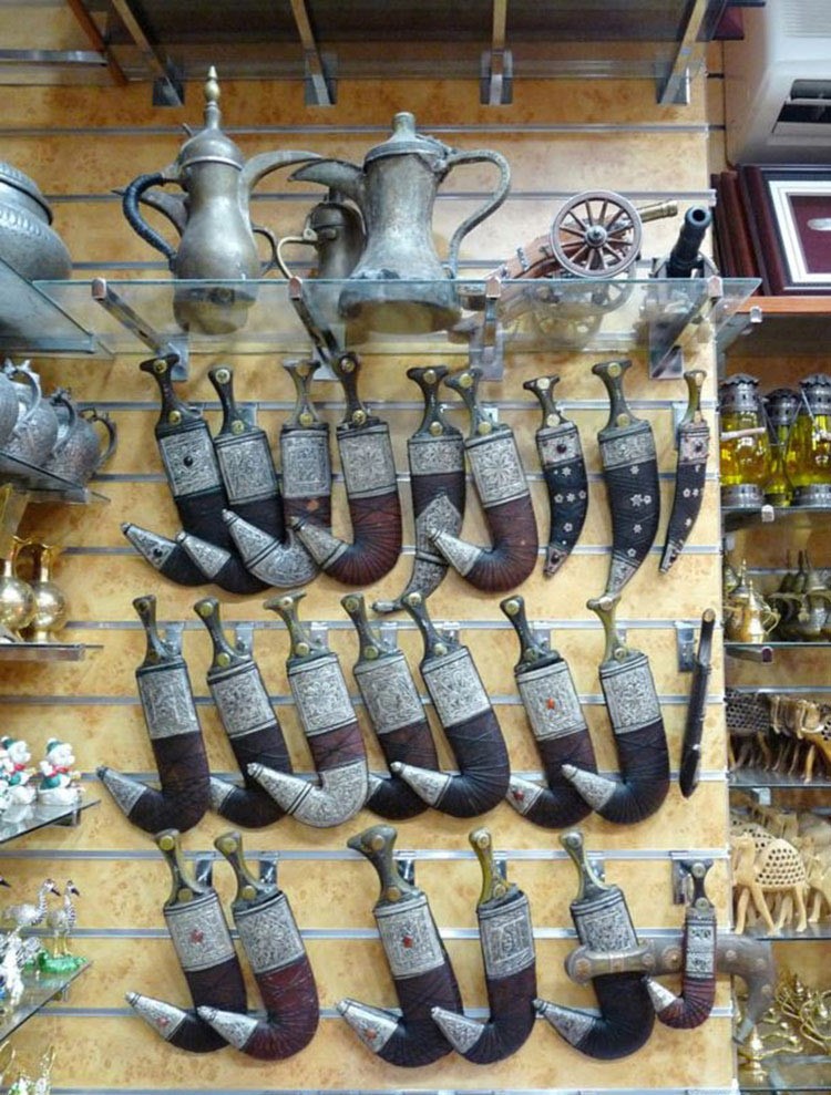 جنبيات يمنية