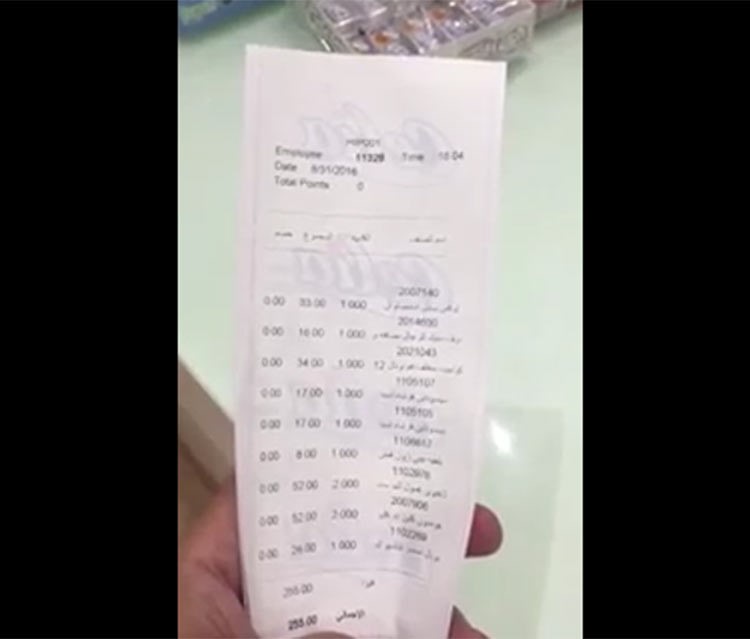 بالفيديو.. رد فعل غريب ومفاجئ لصيدلاني بعدما صوره مواطن سعودي بسبب غش في السعر