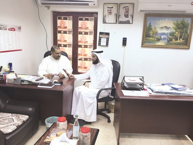 رئيس مركز التجارة فهد الرشيد متحدثا للزميل محمد راتب﻿