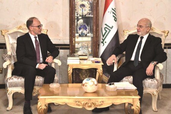وزير الخارجية العراقي د ابراهيم الجعفري مستقبلا السفير الاميركي الجديد لدى بغداد