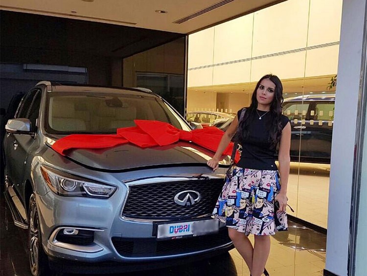 بالصور.. ماذا أهدى باسم ياخور زوجته الفاتنة في عيد ميلادها؟