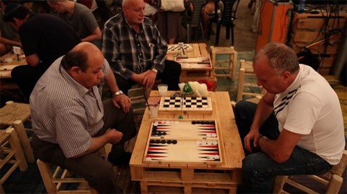 بالفيديو.. بطولة لطاولة النرد تجمع اسرائيليين وفلسطينيين في القدس!!