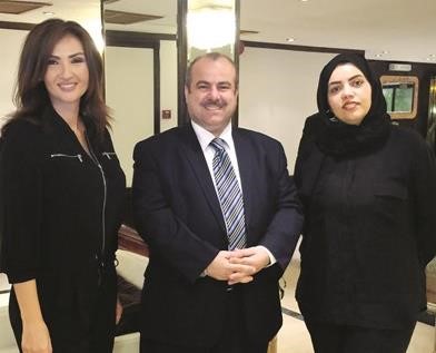 اسامة مولى متوسطا ريما كركي والزميلة اميرة عزام﻿