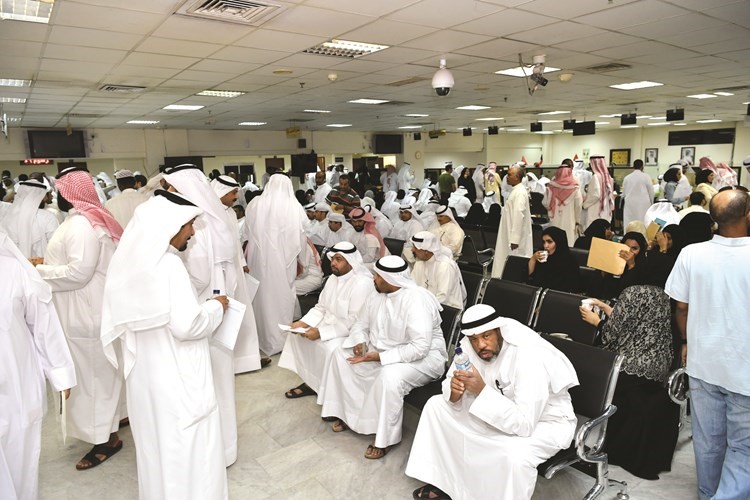 الداخلية افتتحت ادارة الجنسية في يوم راحة للتخفيف من الازدحام في الايام العادية﻿