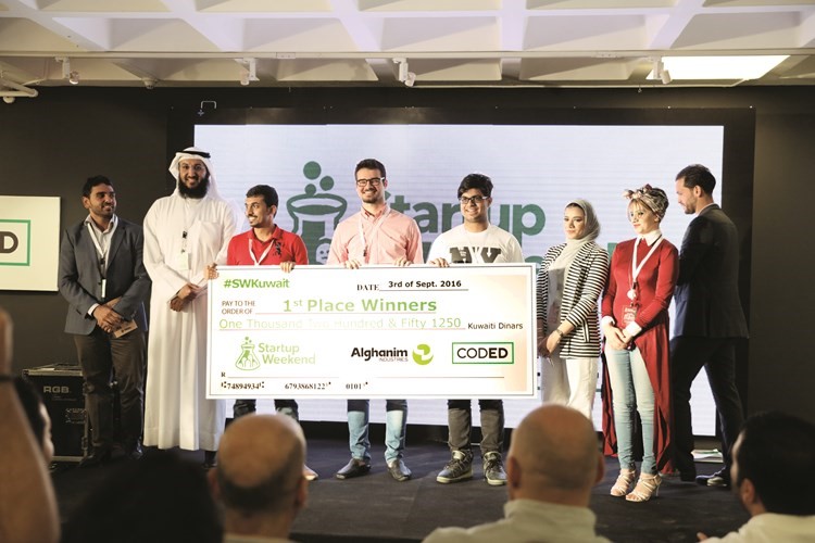 الفريق الفائز بالمركز الاول 